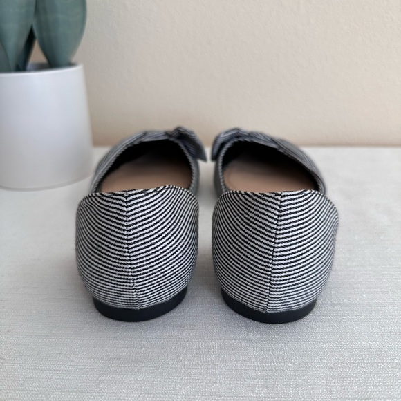 New Restricted Black/White Pinstripes Canvas Bow Pointed Flats Women’s 8 - Picture 8 of 9